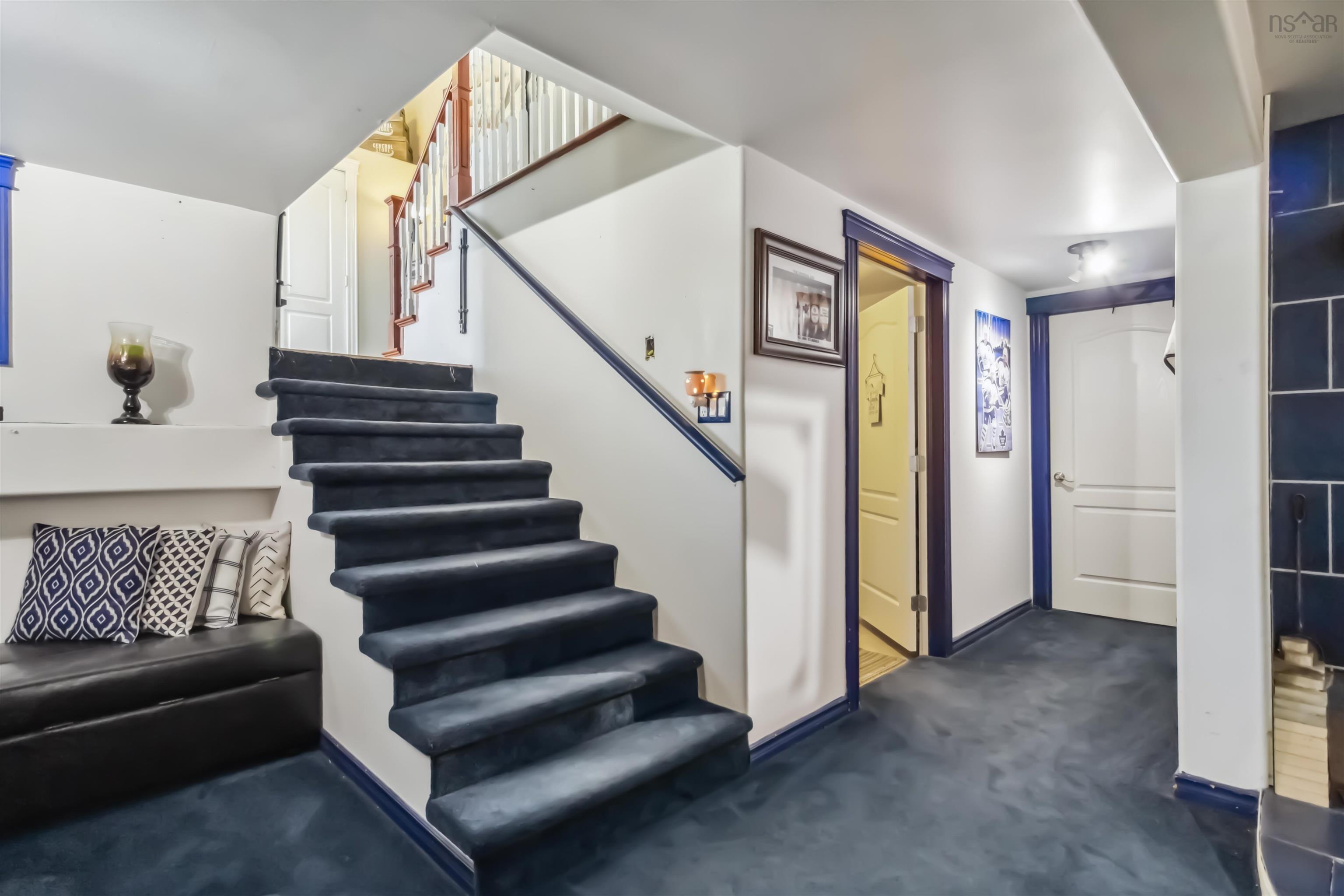 Staircase with carpet and baseboards