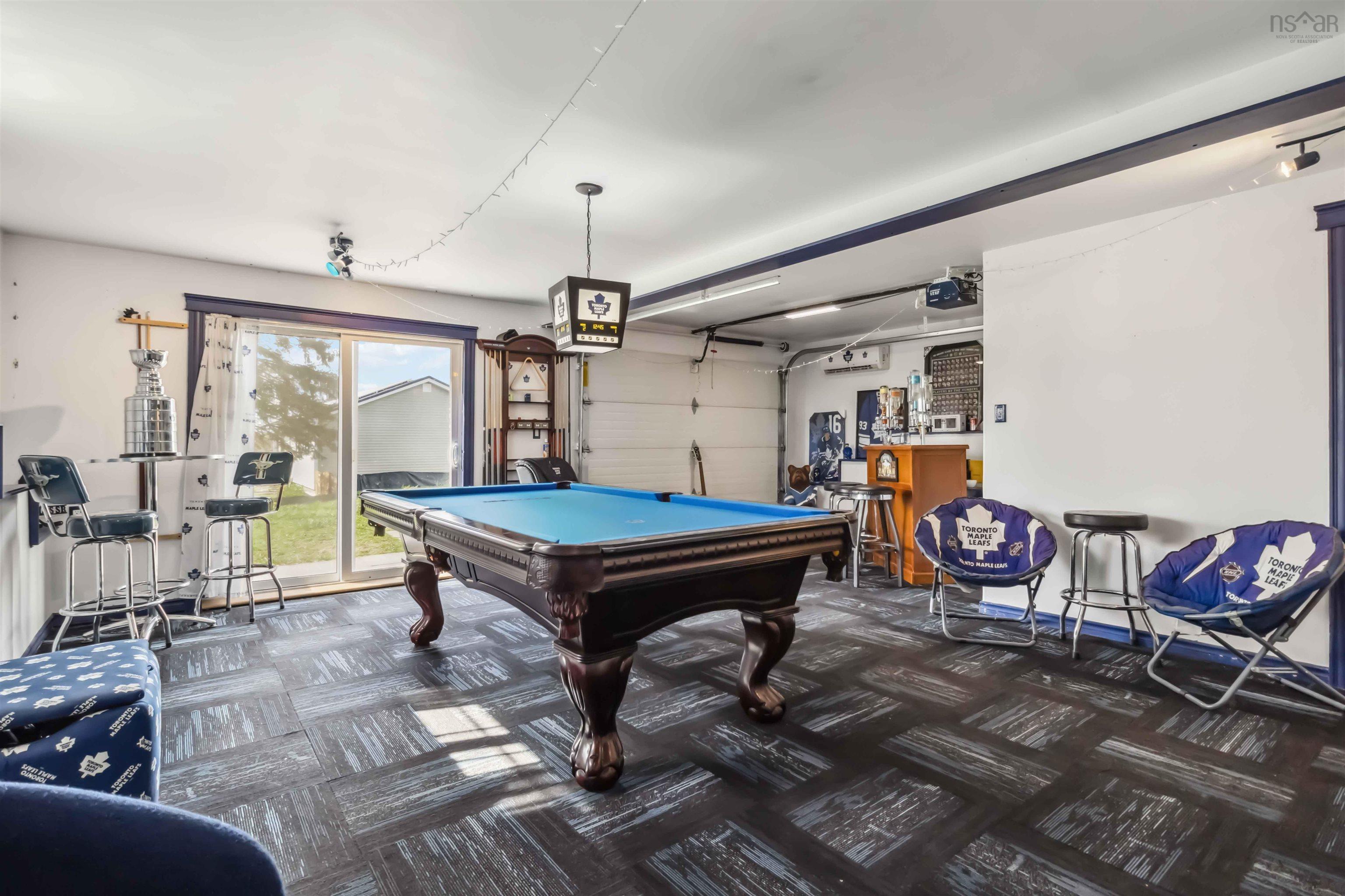 Rec room featuring carpet floors and pool table