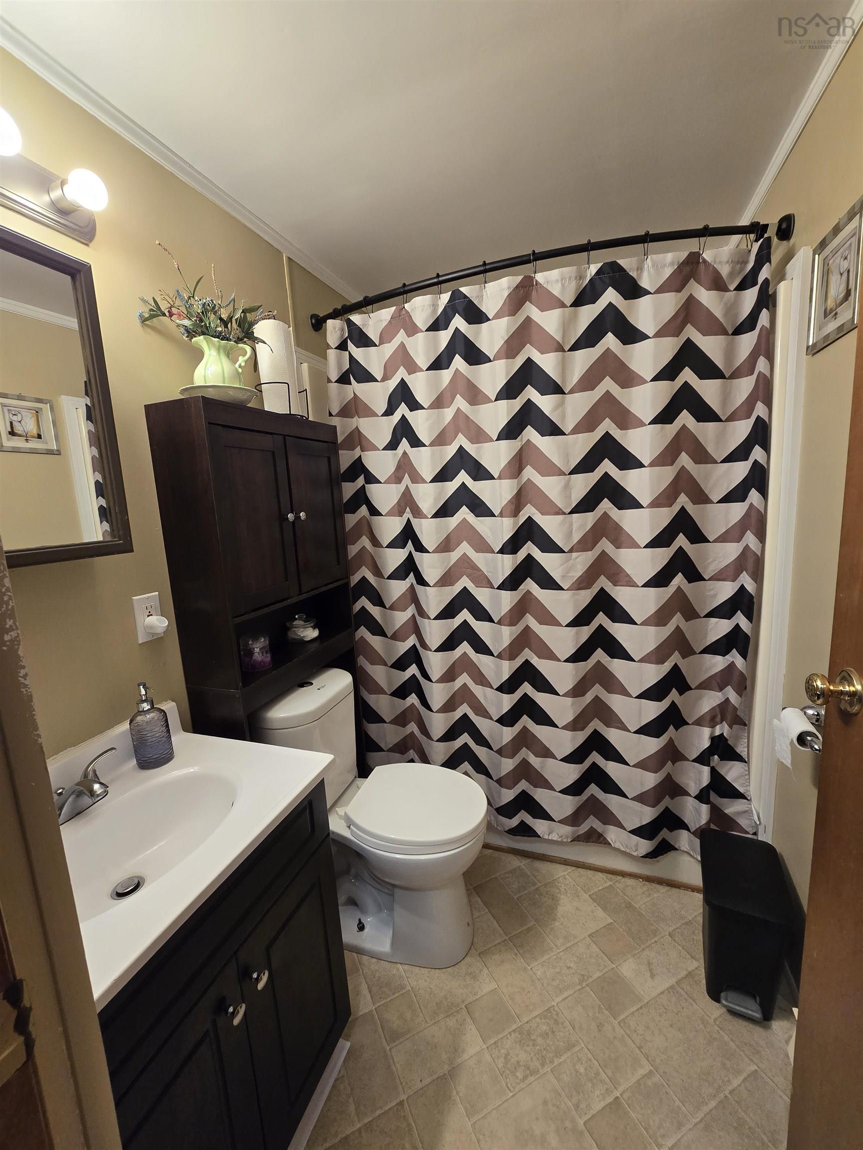 51 Earleton, Dartmouth, NS, 3 Bedrooms Bedrooms, ,2 BathroomsBathrooms,Residential,For Sale,Earleton,202512505