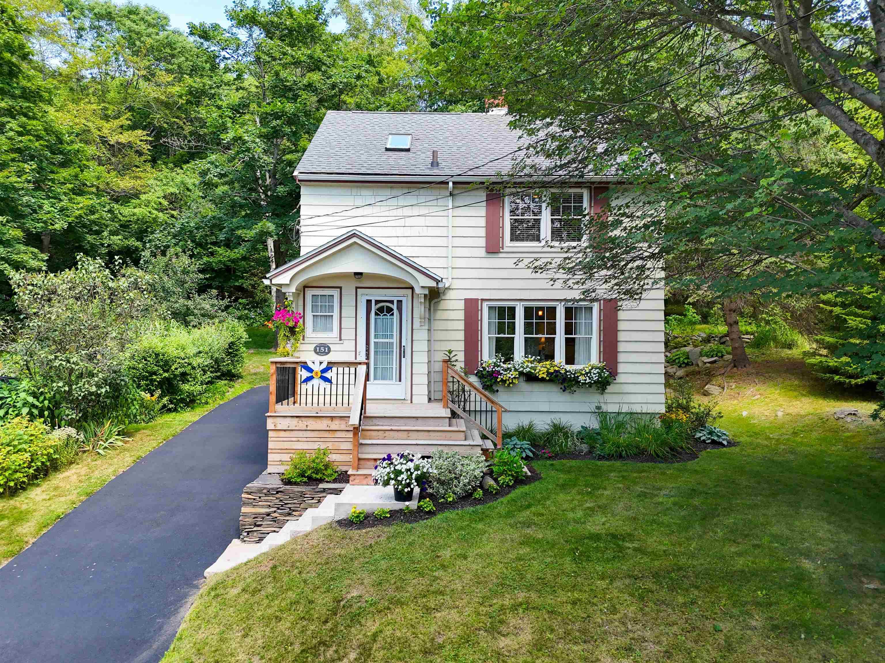 151 Pleasant, Dartmouth, NS, 3 Bedrooms Bedrooms, ,2 BathroomsBathrooms,Residential,For Sale,Pleasant,202519891