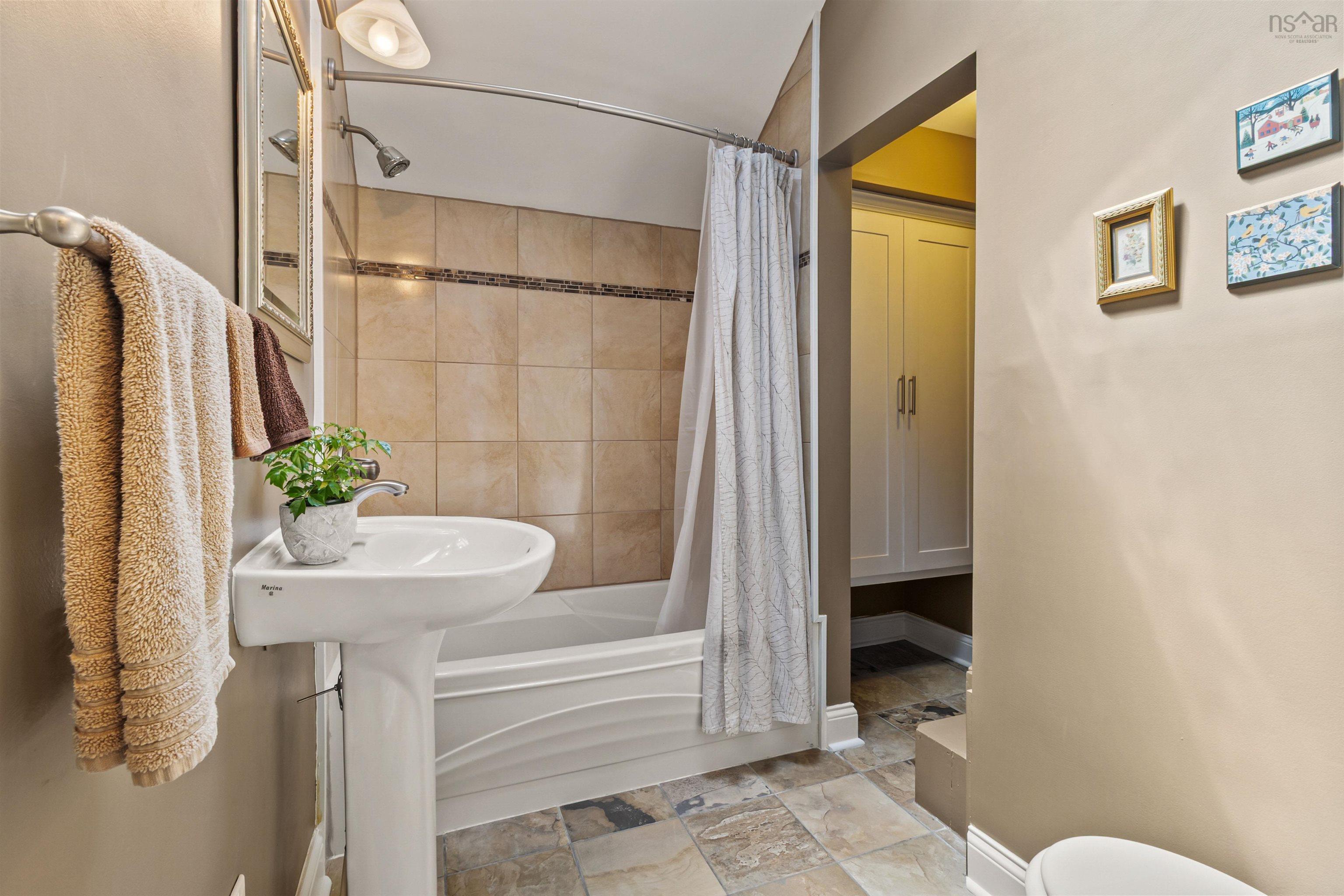 151 Pleasant, Dartmouth, NS, 3 Bedrooms Bedrooms, ,2 BathroomsBathrooms,Residential,For Sale,Pleasant,202519891