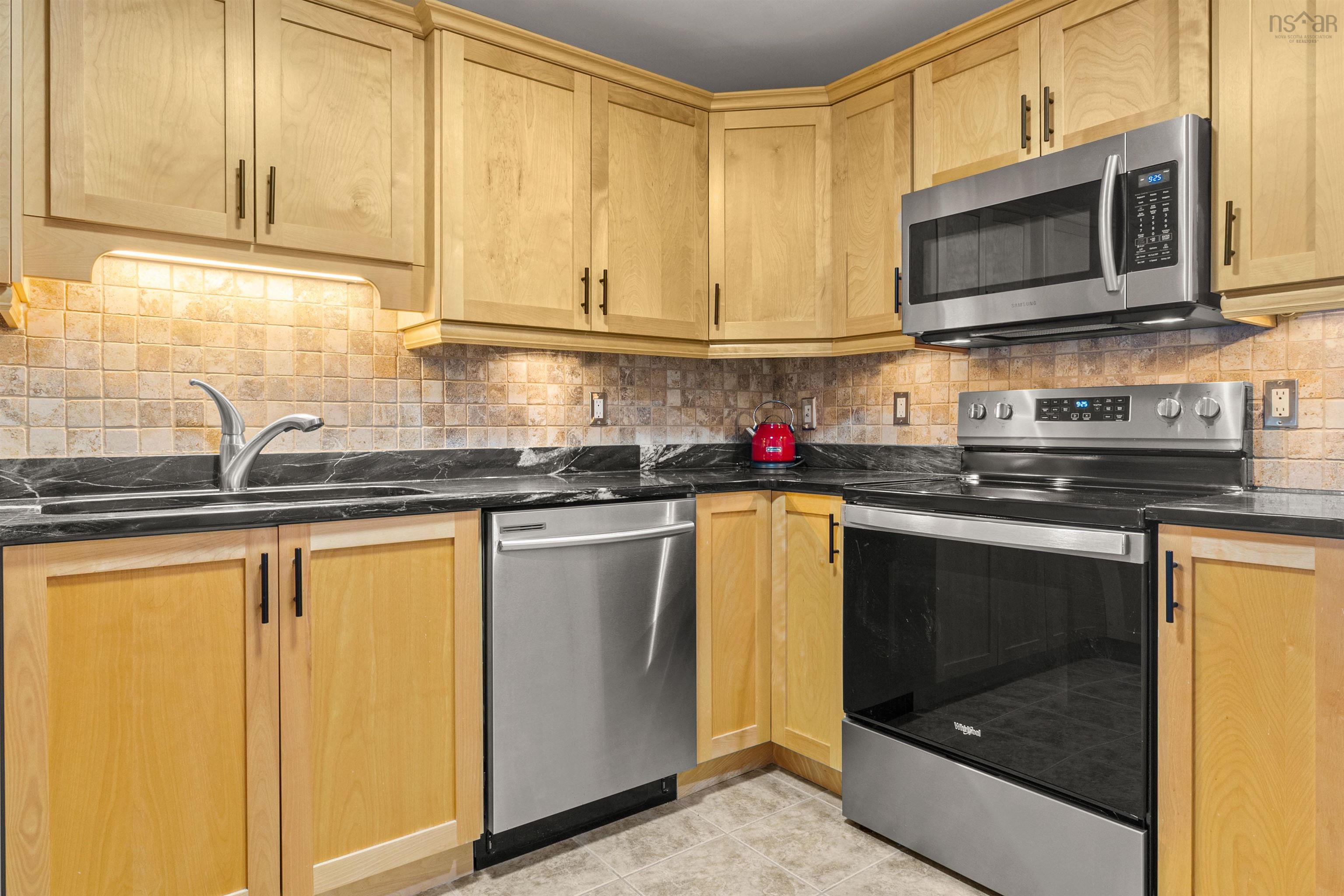 77 Russell Lake, Dartmouth, NS, 2 Bedrooms Bedrooms, ,2 BathroomsBathrooms,Residential,For Sale,Russell Lake,202520433