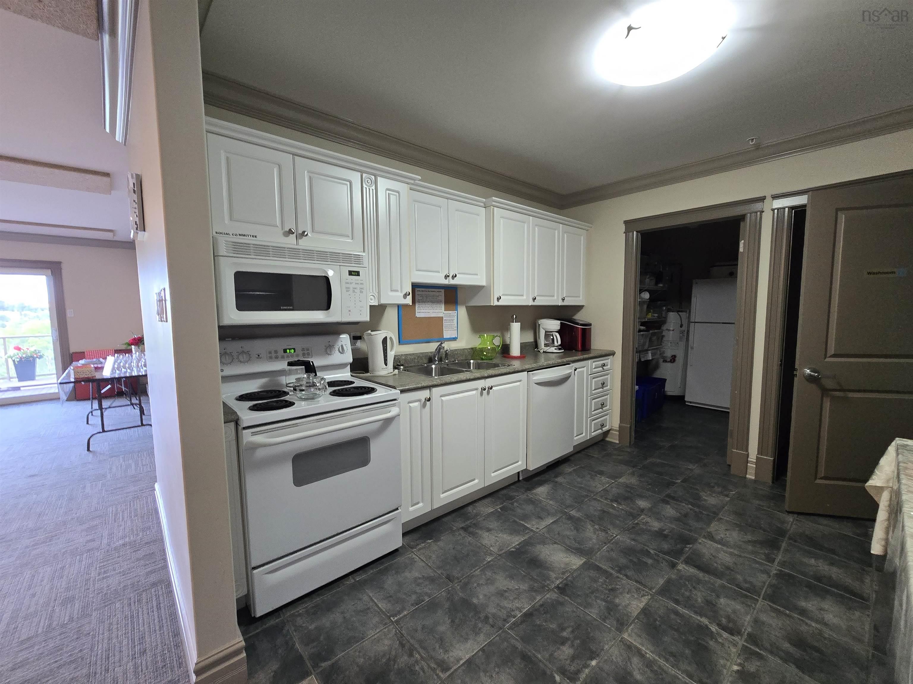 77 Russell Lake, Dartmouth, NS, 2 Bedrooms Bedrooms, ,2 BathroomsBathrooms,Residential,For Sale,Russell Lake,202520433