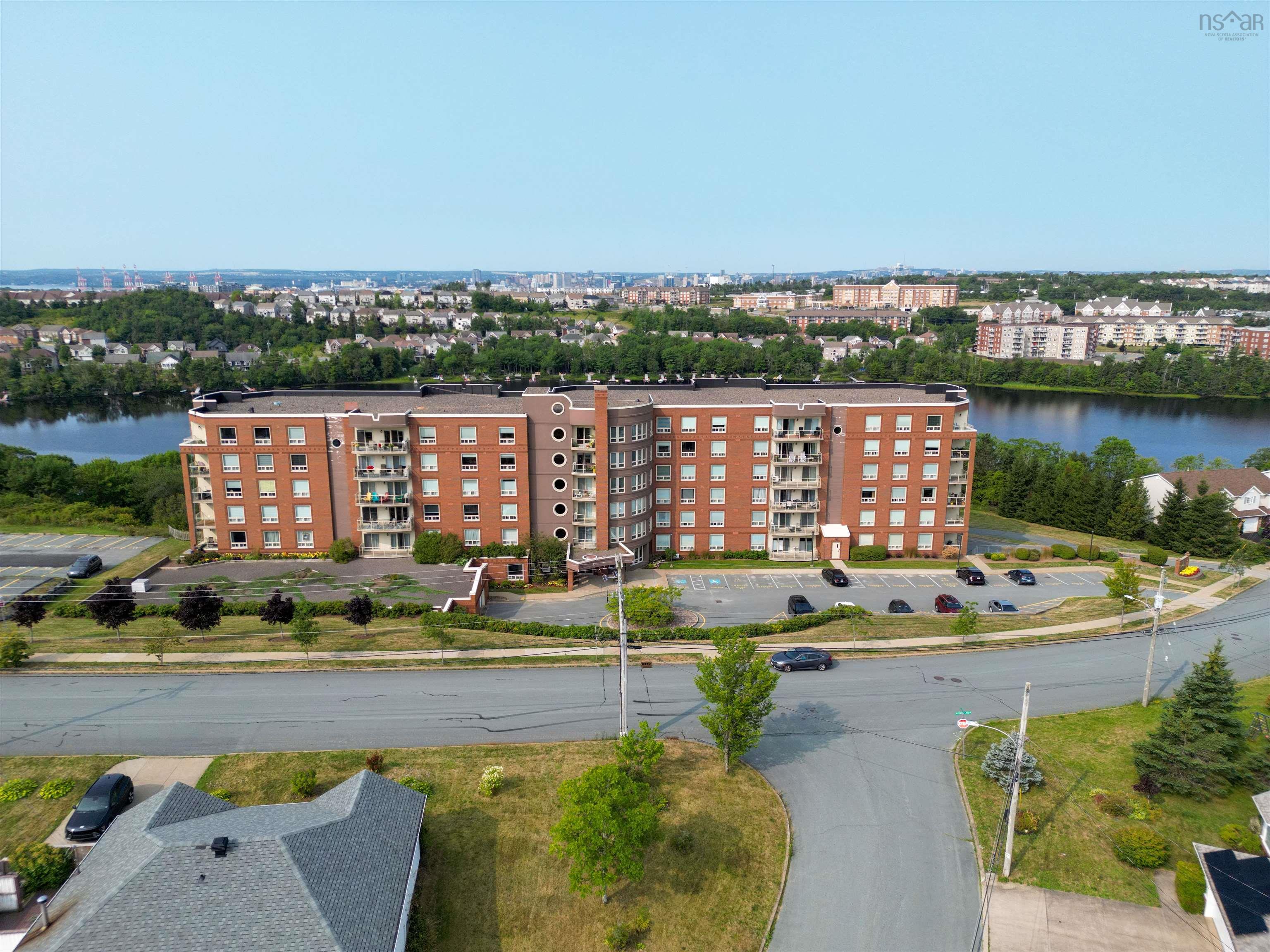 77 Russell Lake, Dartmouth, NS, 2 Bedrooms Bedrooms, ,2 BathroomsBathrooms,Residential,For Sale,Russell Lake,202520433