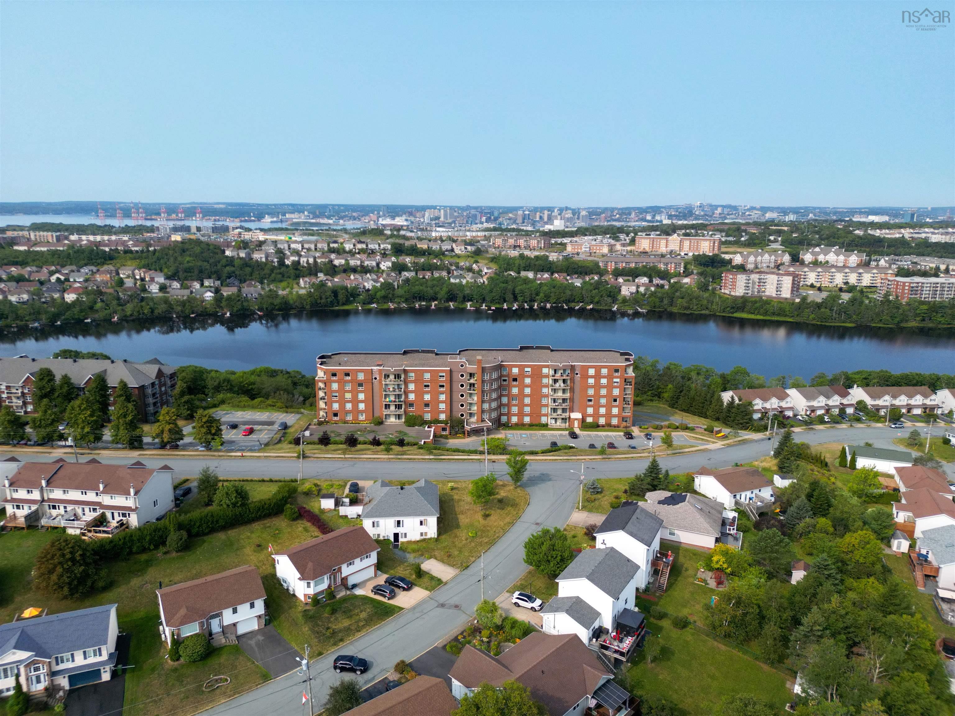 77 Russell Lake, Dartmouth, NS, 2 Bedrooms Bedrooms, ,2 BathroomsBathrooms,Residential,For Sale,Russell Lake,202520433