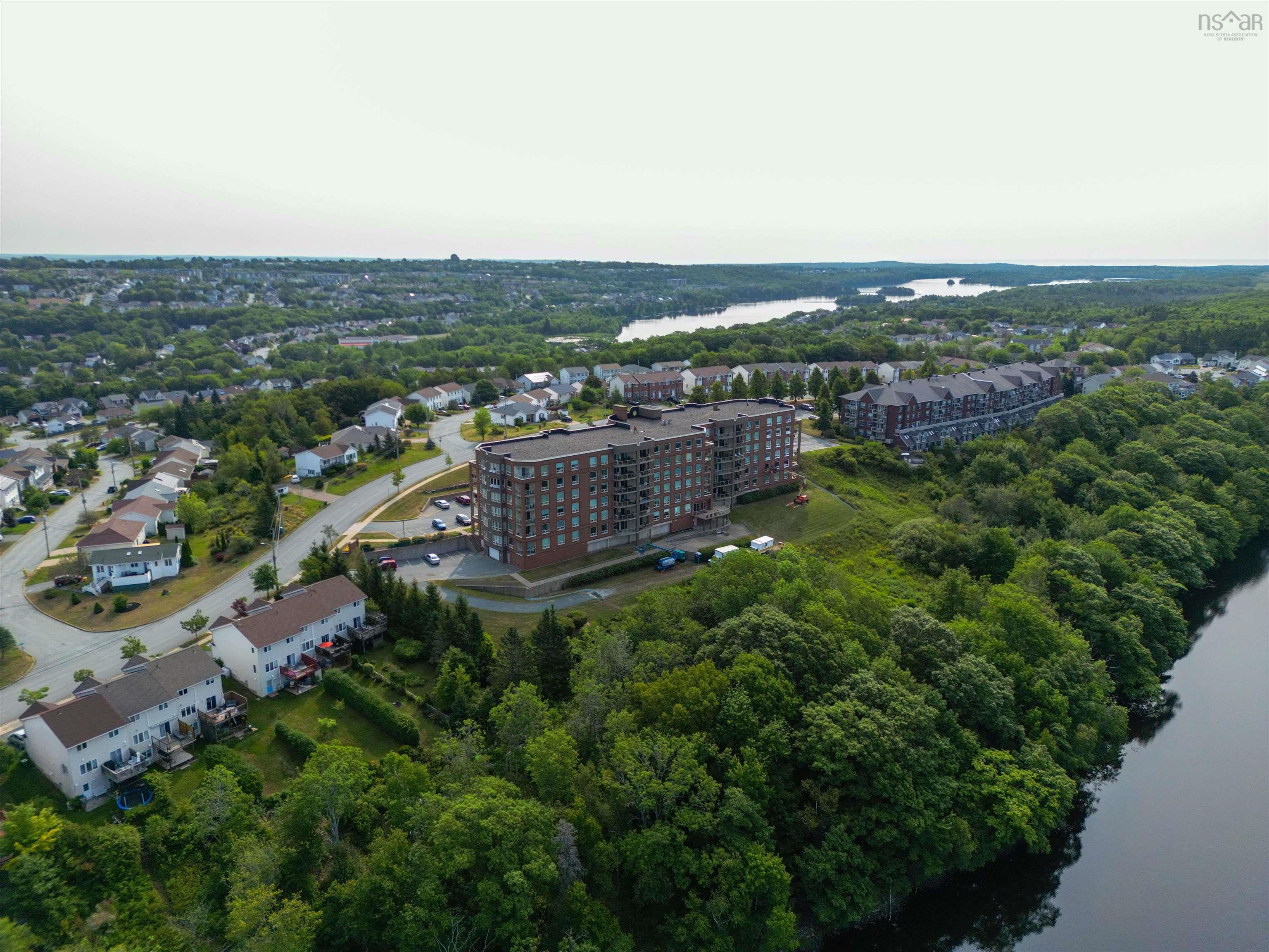 77 Russell Lake, Dartmouth, NS, 2 Bedrooms Bedrooms, ,2 BathroomsBathrooms,Residential,For Sale,Russell Lake,202520433