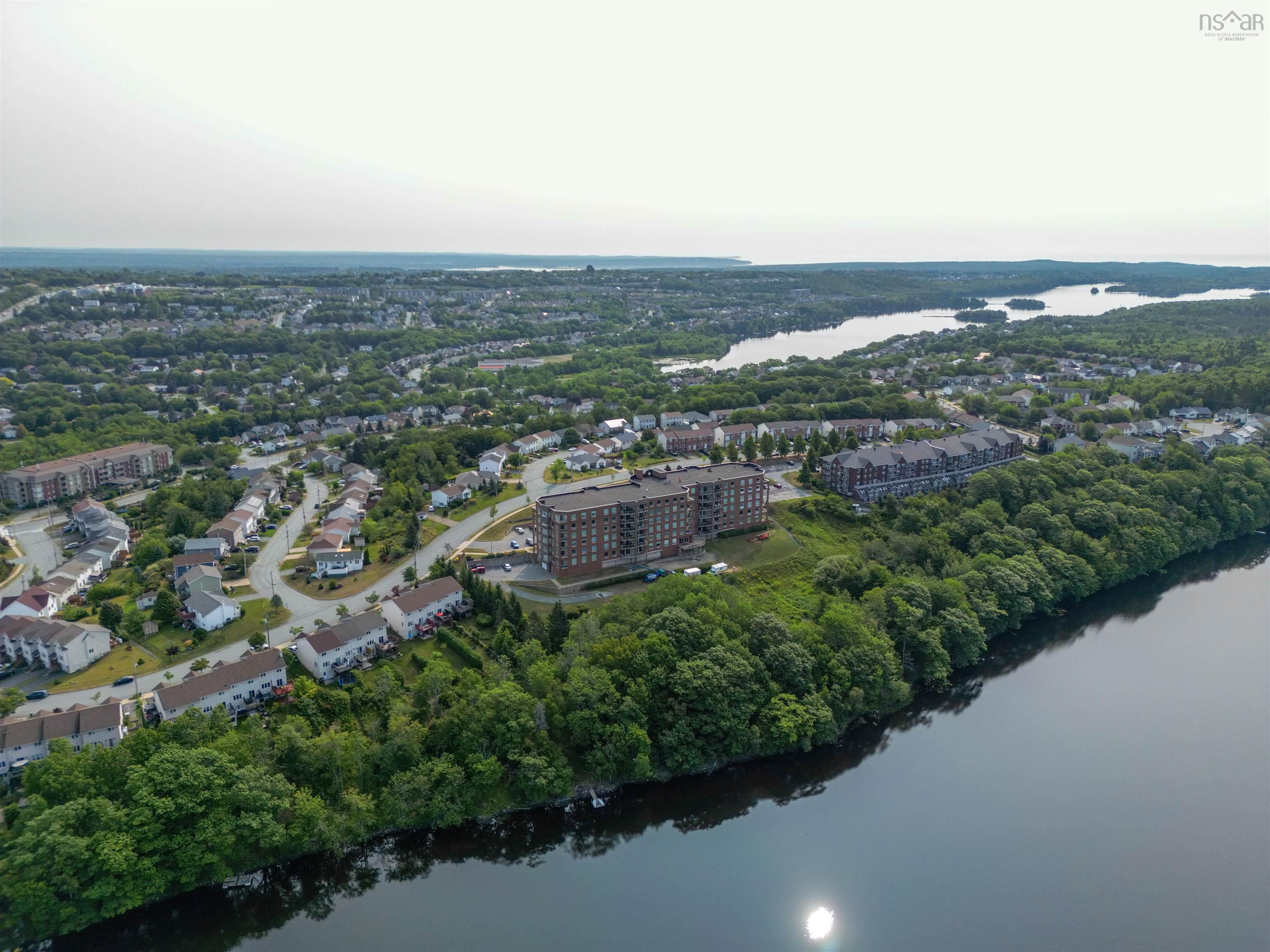 77 Russell Lake, Dartmouth, NS, 2 Bedrooms Bedrooms, ,2 BathroomsBathrooms,Residential,For Sale,Russell Lake,202520433