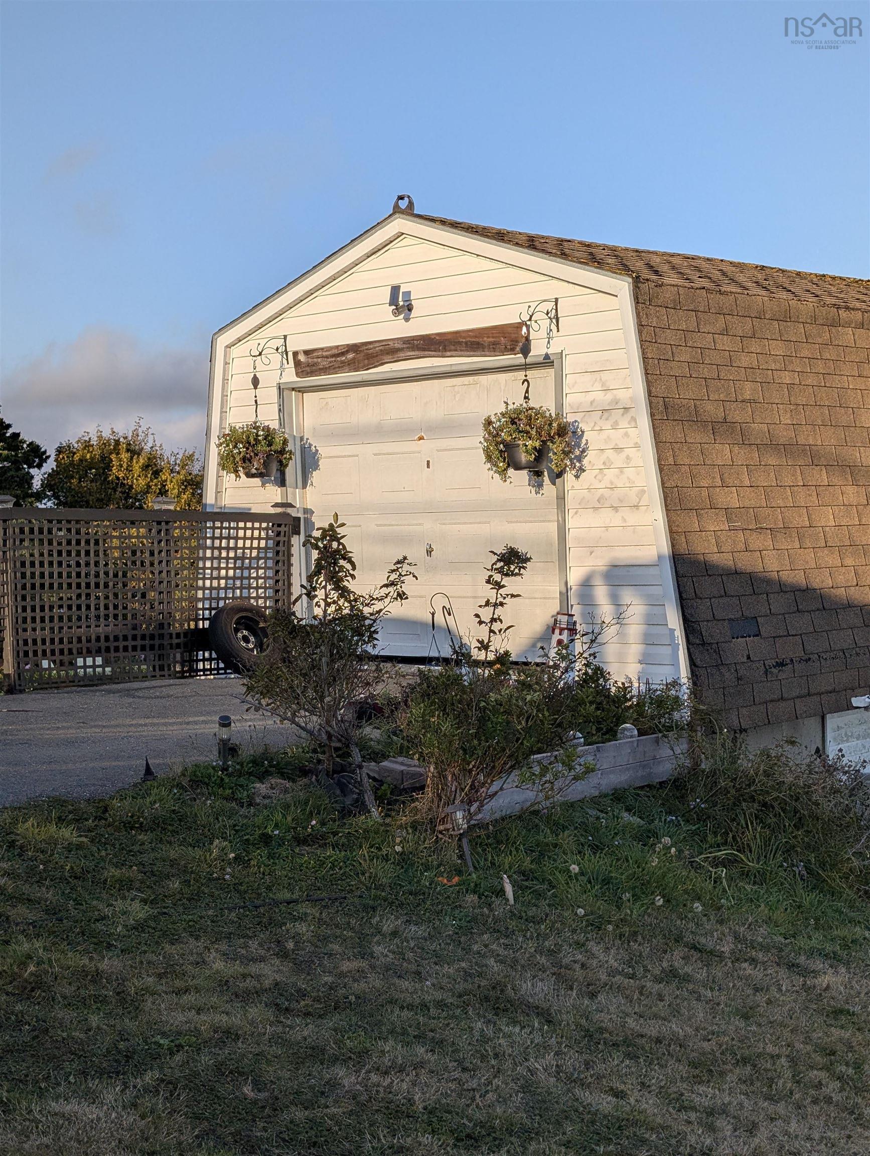 637 Highway 335, West Pubnico, NS, 3 Bedrooms Bedrooms, ,2 BathroomsBathrooms,Residential,For Sale,Highway 335,202525787