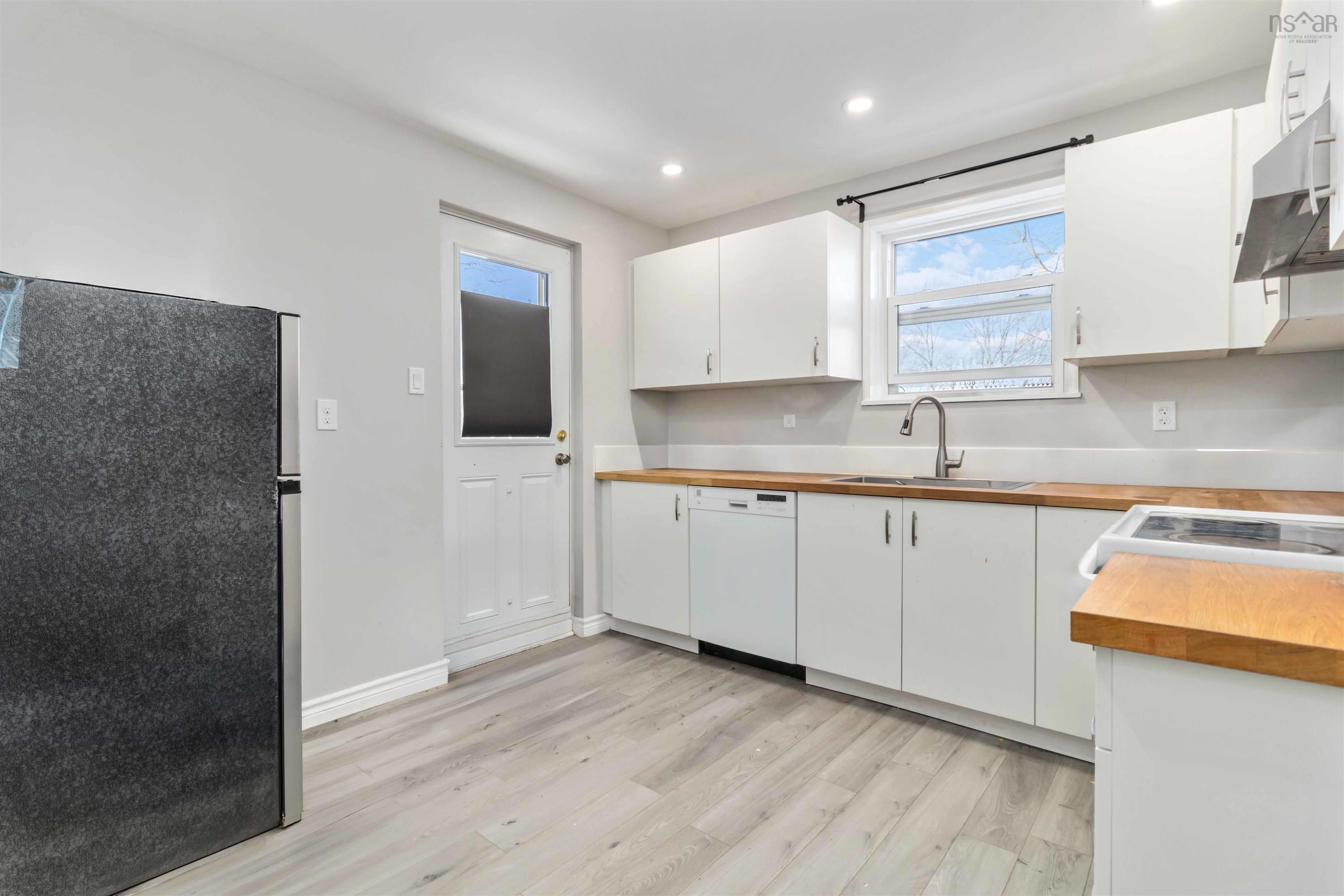 24 Laurie Drive, Lower Sackville, NS, 4 Bedrooms Bedrooms, ,2 BathroomsBathrooms,Residential,For Sale,Laurie Drive,202602687