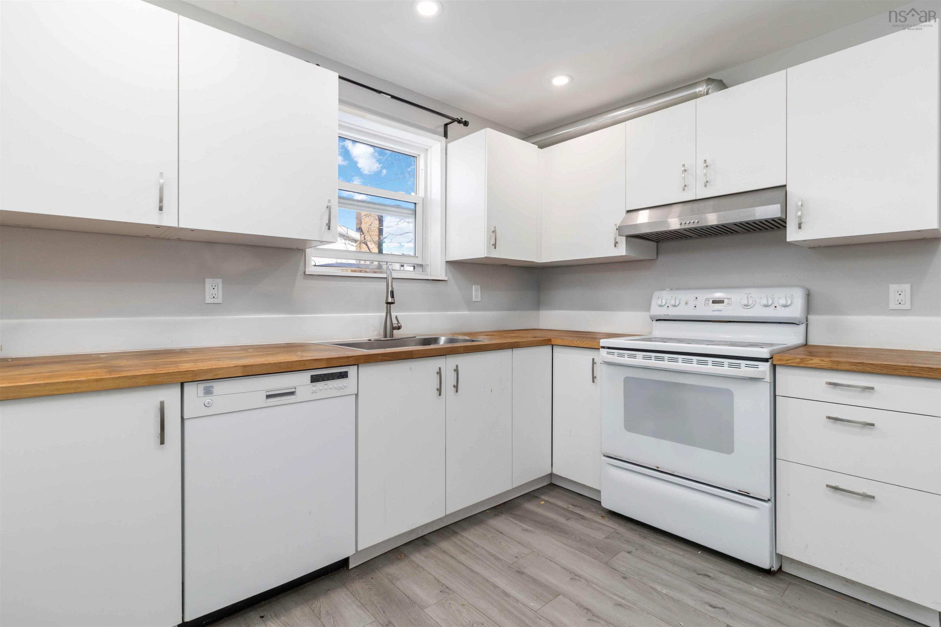 24 Laurie Drive, Lower Sackville, NS, 4 Bedrooms Bedrooms, ,2 BathroomsBathrooms,Residential,For Sale,Laurie Drive,202602687