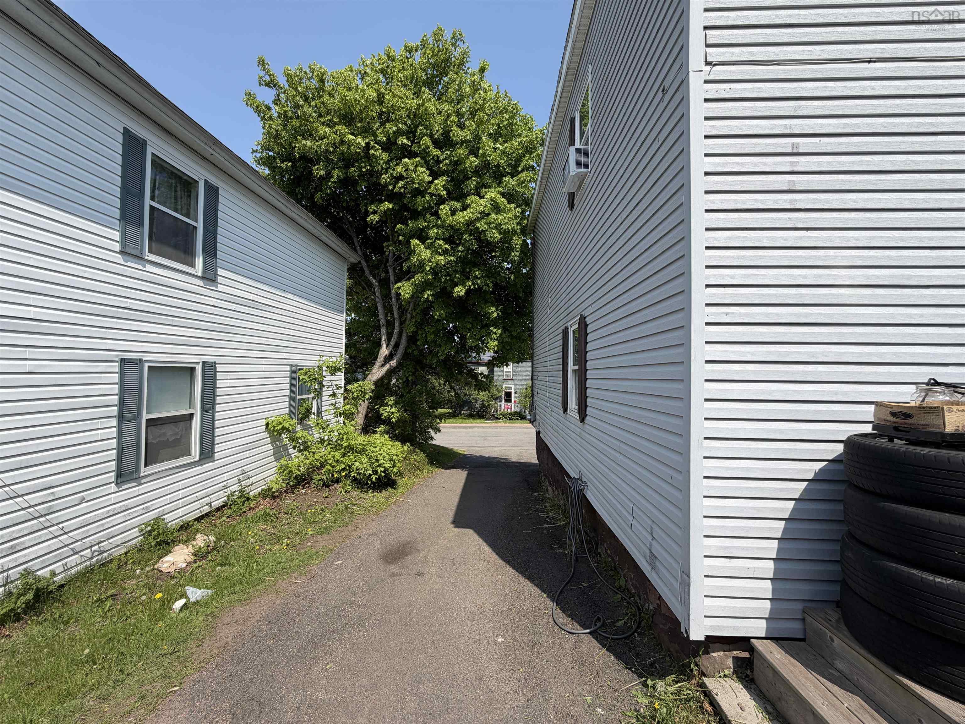 30-32 West Pleasant, Amherst, NS, ,Multi-unit,For Sale,West Pleasant,202615239