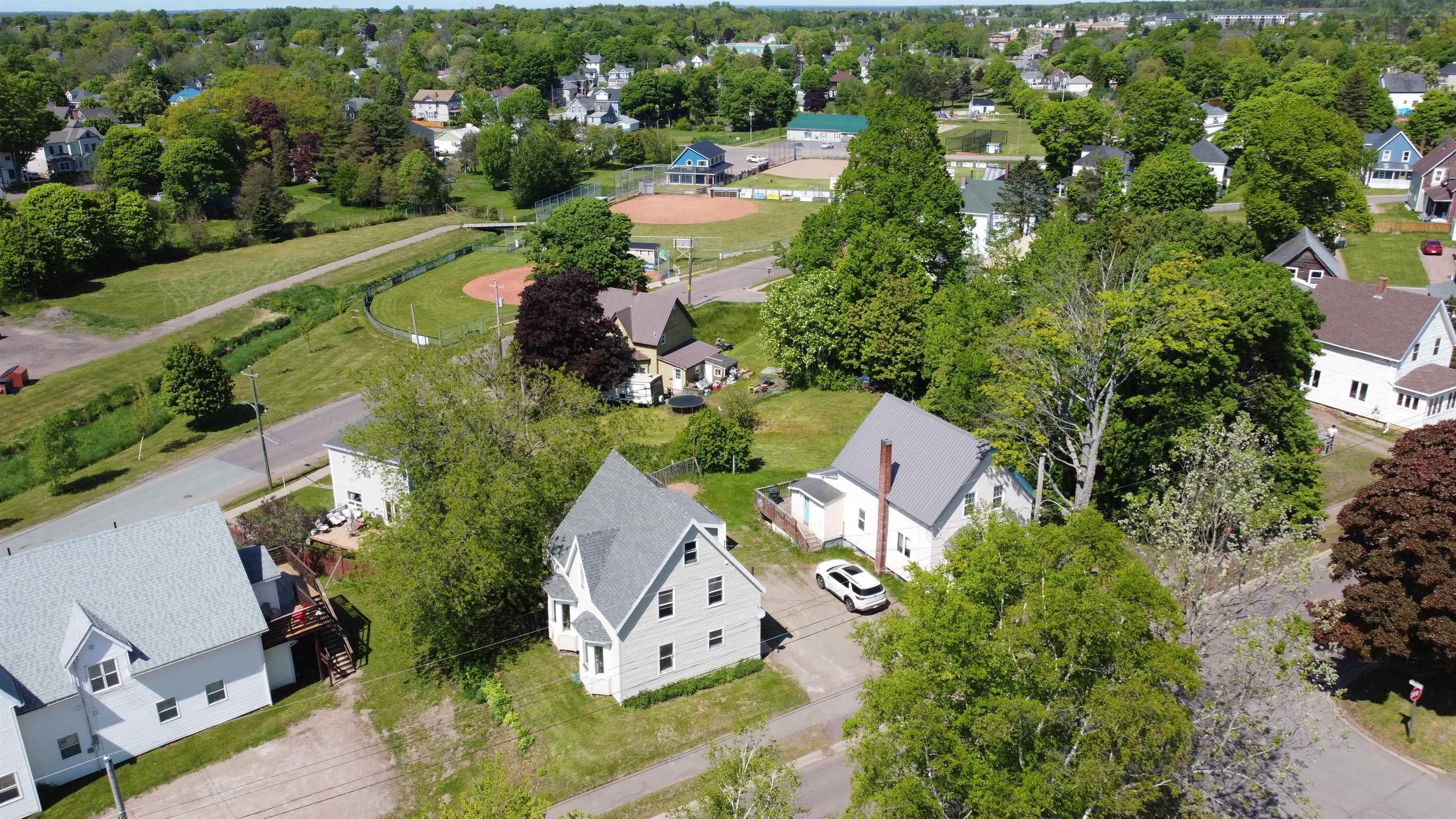 8 East Pleasant, Amherst, NS, ,Multi-unit,For Sale,East Pleasant,202615287