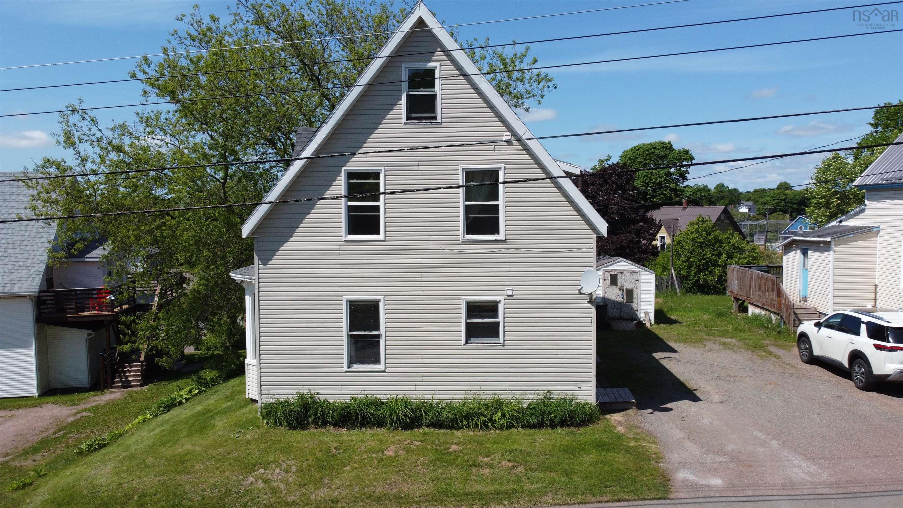8 East Pleasant, Amherst, NS, ,Multi-unit,For Sale,East Pleasant,202615287