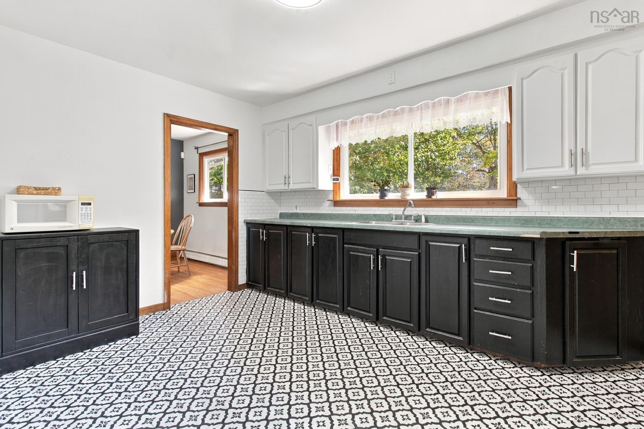 8 Edward Laurie, Halifax, NS, 5 Bedrooms Bedrooms, ,2 BathroomsBathrooms,Residential,For Sale,Edward Laurie,202625413