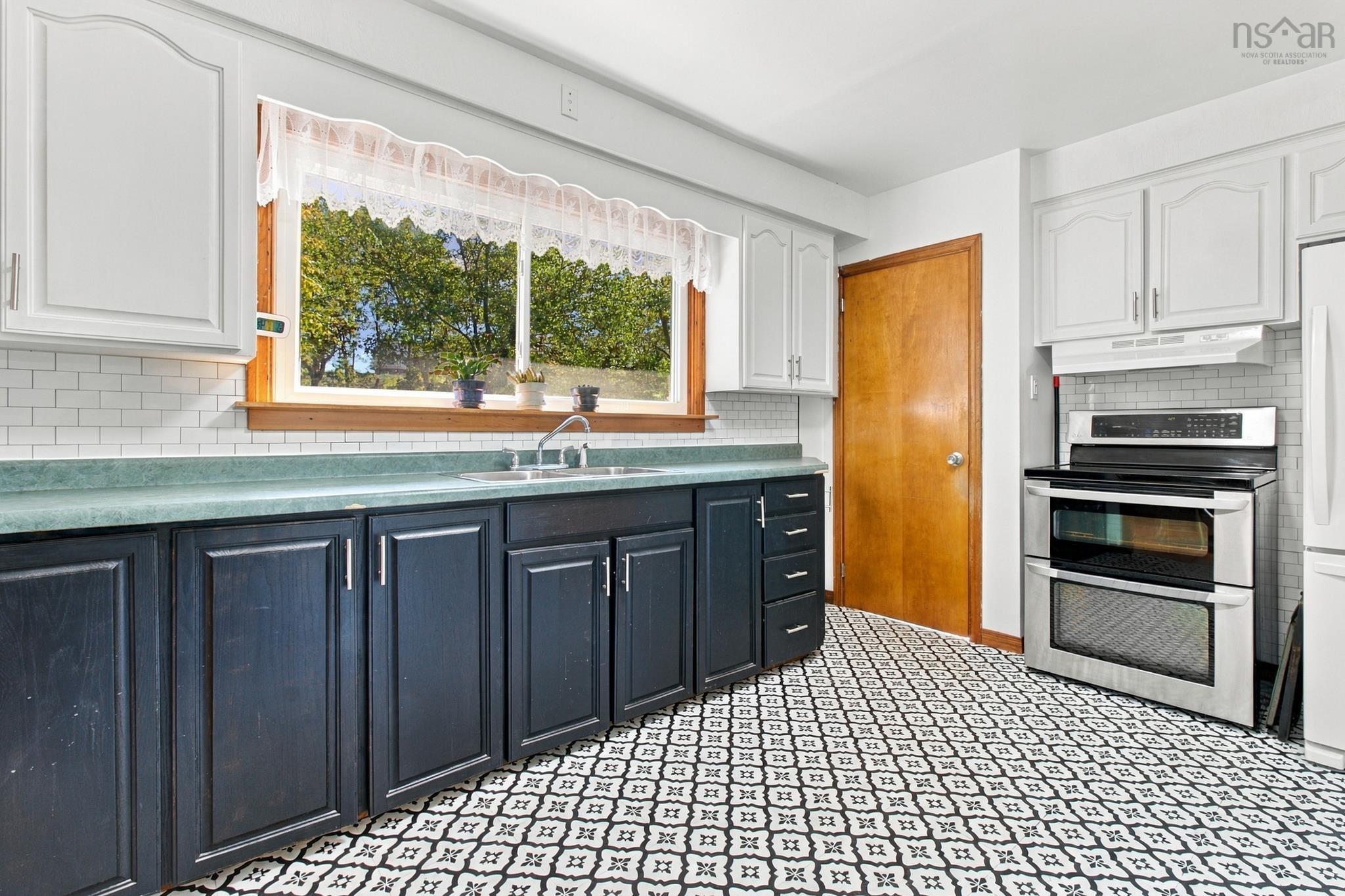 8 Edward Laurie, Halifax, NS, 5 Bedrooms Bedrooms, ,2 BathroomsBathrooms,Residential,For Sale,Edward Laurie,202625413