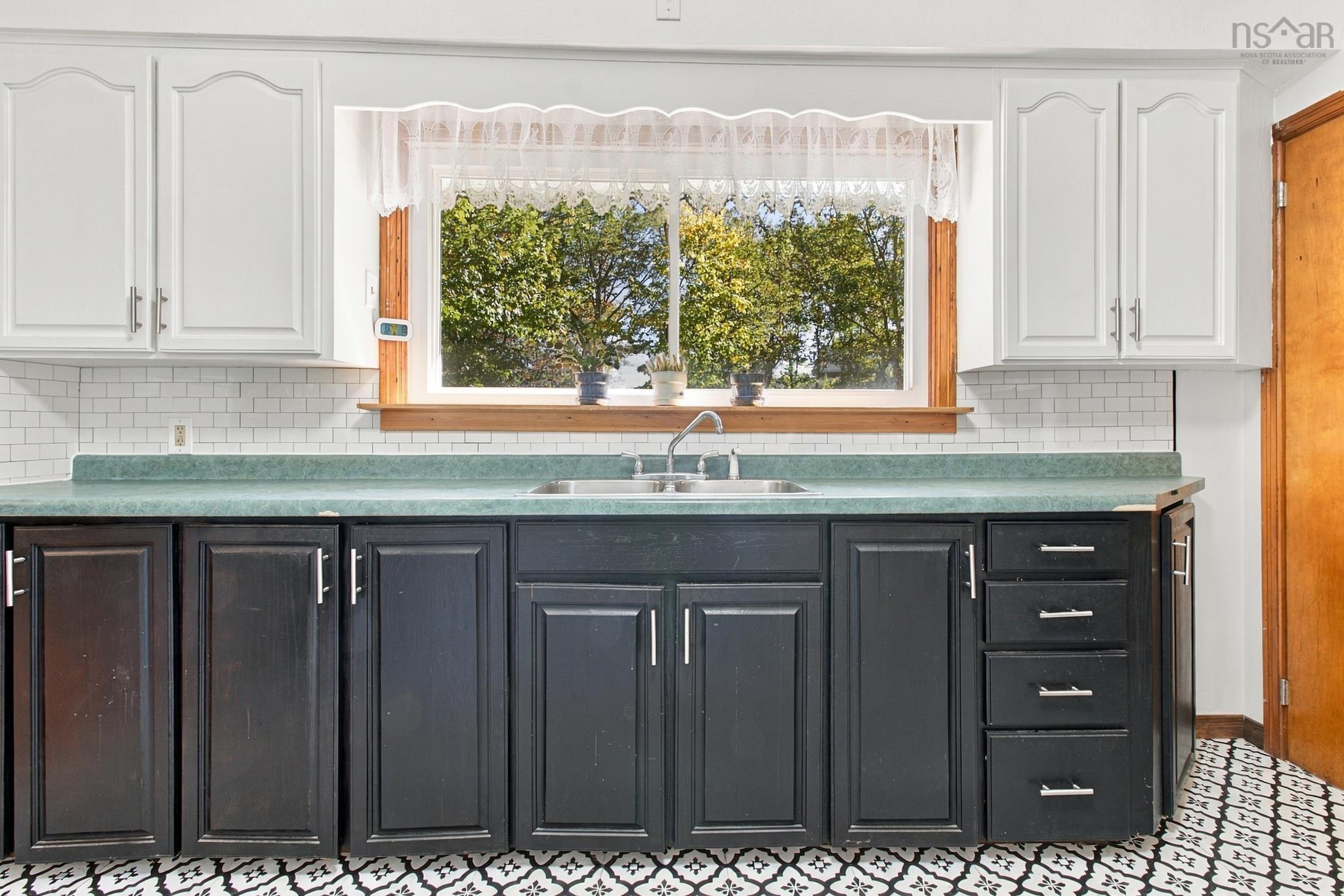 8 Edward Laurie, Halifax, NS, 5 Bedrooms Bedrooms, ,2 BathroomsBathrooms,Residential,For Sale,Edward Laurie,202625413